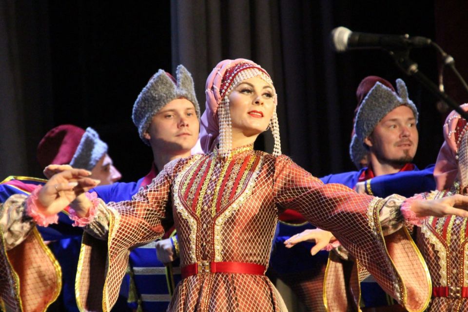 Артисты ансамбля казачьей песни из Мордовии провели концерт в Мелитополе Артисты ансамбля казачьей песни из Мордовии провели концерт в Мелитополе