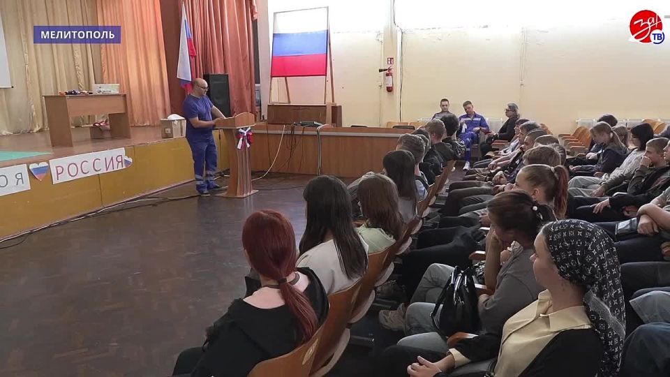 "Вы меня слышите? Нужна ли Вам помощь? Если человек не реагирует, это означает, что он без сознания