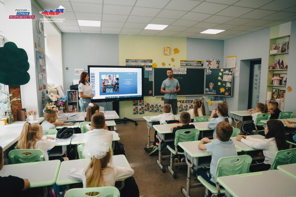 Выпускник президентской платформы познакомил школьников Мелитополя с алгоритмами действий в экстремальных ситуациях Выпускник президентской платформы познакомил школьников Мелитополя с алгоритмами действий в экстремальных ситуациях