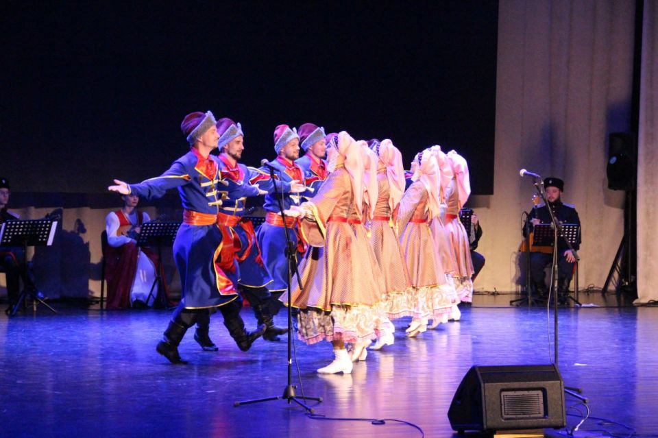 Артисты ансамбля казачьей песни из Мордовии провели концерт в Мелитополе Артисты ансамбля казачьей песни из Мордовии провели концерт в Мелитополе