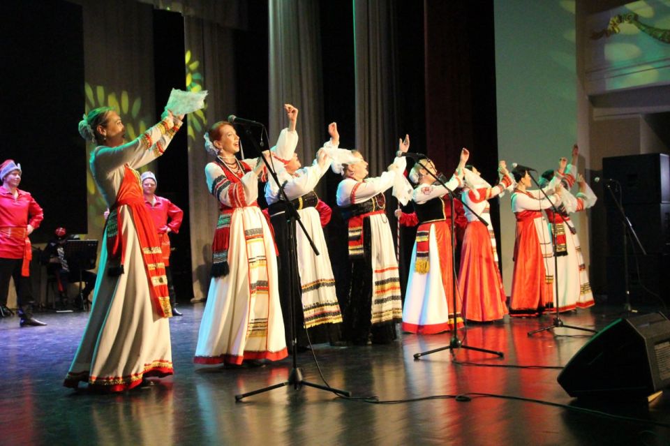 Артисты ансамбля казачьей песни из Мордовии провели концерт в Мелитополе Артисты ансамбля казачьей песни из Мордовии провели концерт в Мелитополе