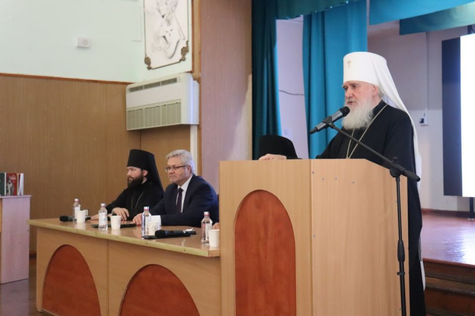 Межрегиональная православная книжная выставка-форум «Радость слова» состоялась в Мелитопольском государственном университете (МелГу), передает корреспондент Запорожского агентства новостей Межрегиональная православная книжная выставка-форум «Радость слова» состоялась в Мелитопольском государственном университете (МелГу), передает корреспондент Запорожского агентства новостей