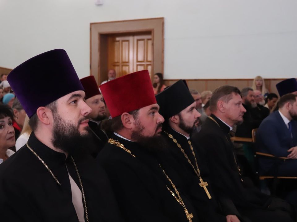 Межрегиональная православная книжная выставка-форум «Радость слова» состоялась в Мелитопольском государственном университете (МелГу), передает корреспондент Запорожского агентства новостей Межрегиональная православная книжная выставка-форум «Радость слова» состоялась в Мелитопольском государственном университете (МелГу), передает корреспондент Запорожского агентства новостей