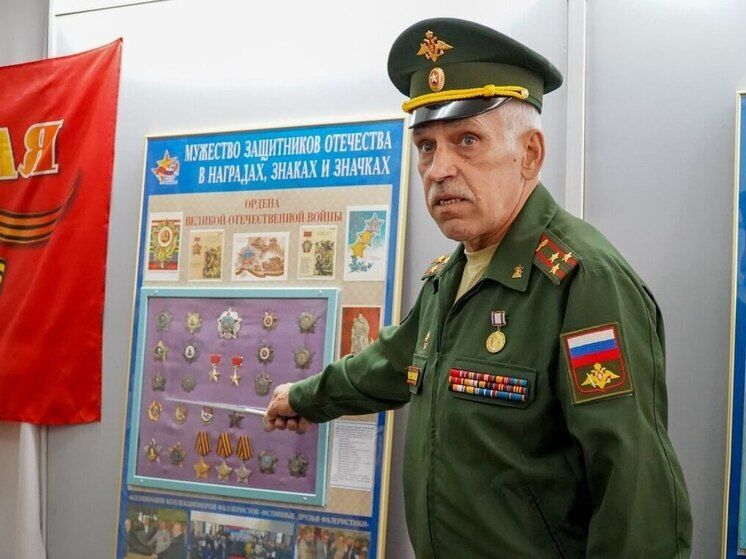 В Мелитополе работает передвижная выставка «Мужество защитников Отечества»