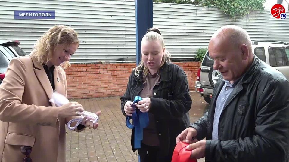 Жители Приазовского района передали гуманитарную помощь