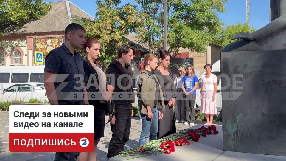 Цветы скорби у мемориала: мелитопольцы склонили головы в память о жертвах фашизма