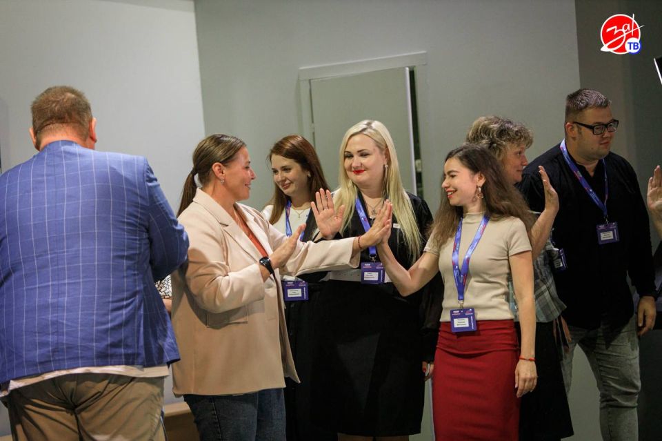 В Мелитополе состоялся День наставничества, объединивший 52-х лидеров Запорожской области В Мелитополе состоялся День наставничества, объединивший 52-х лидеров Запорожской области