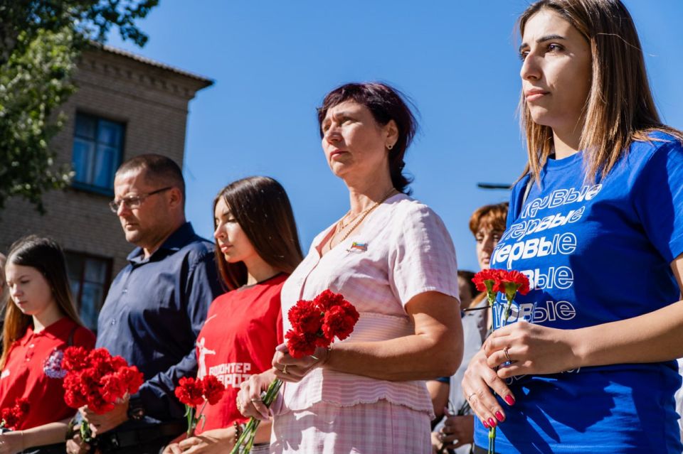 Активисты возложили цветы почтив память жертв фашизма Активисты возложили цветы почтив память жертв фашизма
