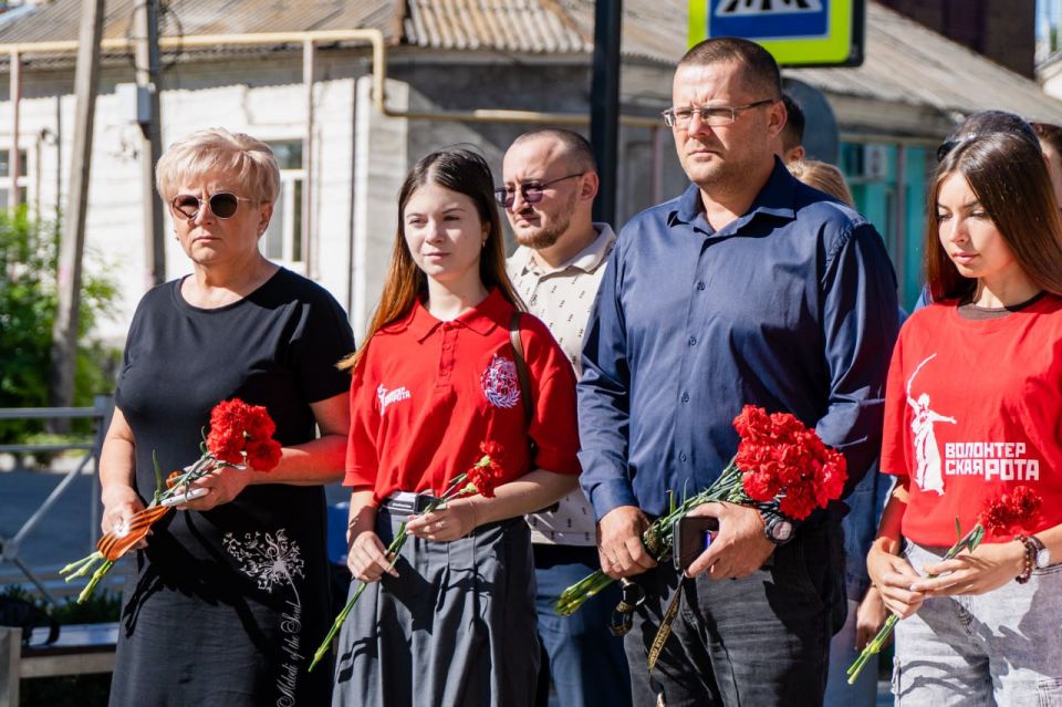 Активисты возложили цветы почтив память жертв фашизма Активисты возложили цветы почтив память жертв фашизма