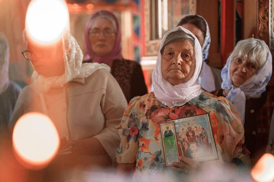 В Мелитополь прибыли три святыни: обновившийся список иконы Божией Матери «Одигитрия» Смоленская XVIII–XIX веков, икона с частицей мощей святой блаженной Матроны Московской и икона с частицей мощей святого благоверного князя...