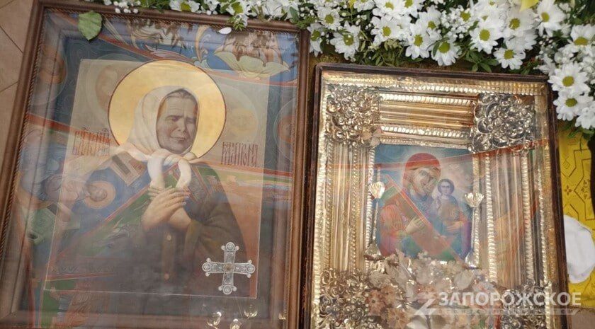 Более 5 тыс. верующих поклонились привезенным в Мелитополь святыням в первый день