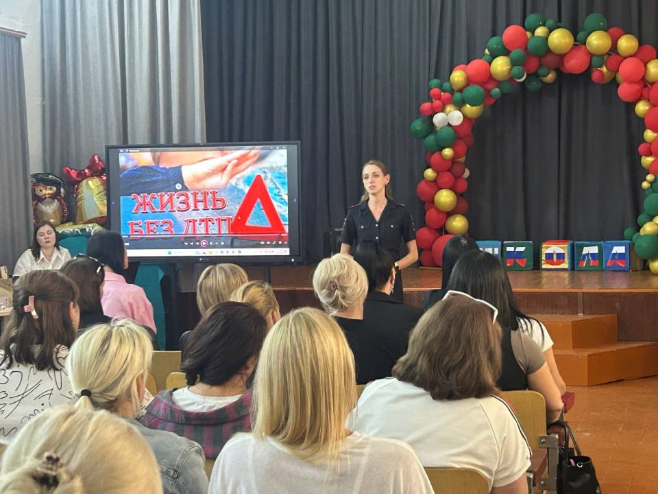 Сотрудники Госавтоинспекции города Мелитополя приняли участие в общешкольных родительских собраниях