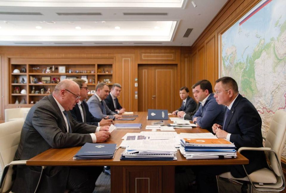 Глава Минстроя России провел совещание по вопросам модернизации коммунальной инфраструктуры Запорожской области