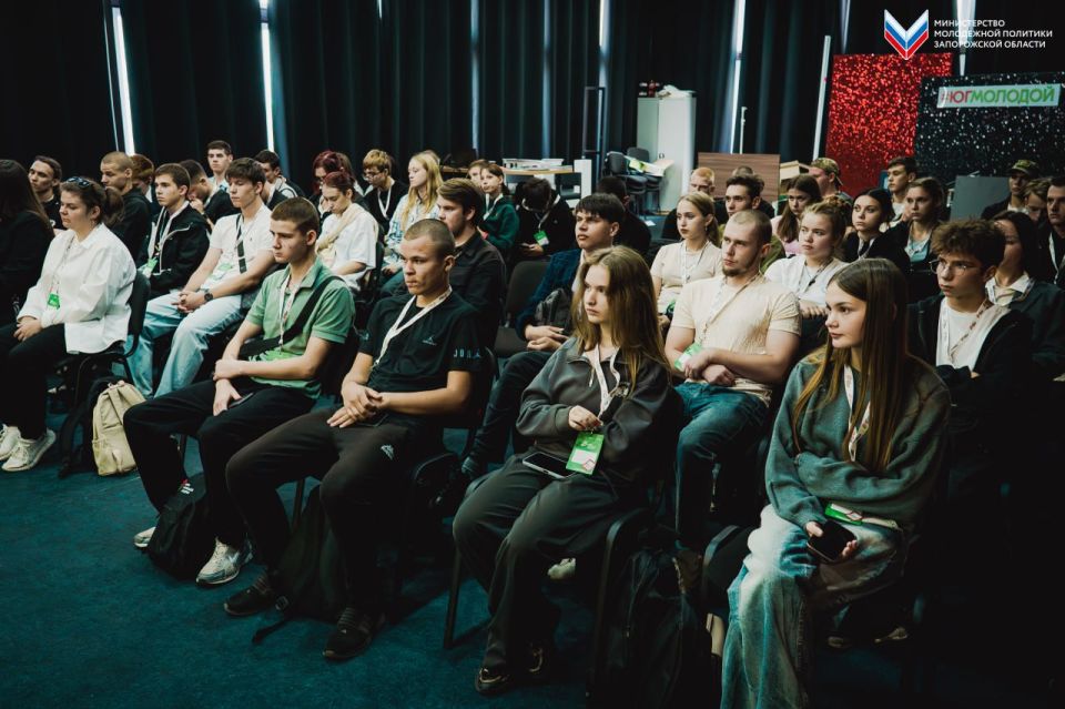 На площадке Мелитопольского молодёжного центра состоялся форум работающей молодежи для жителей Запорожской области На площадке Мелитопольского молодёжного центра состоялся форум работающей молодежи для жителей Запорожской области