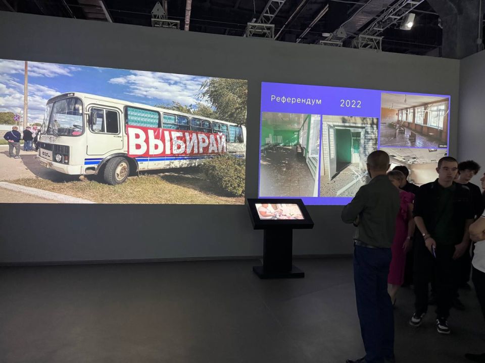 В преддверии третьей годовщины Референдума 2022 года председатель территориальной избирательной комиссии №2 и учащиеся СОШ №4 г. Мелитополя посетили Мультимедийный исторический парк «Россия — моя история»