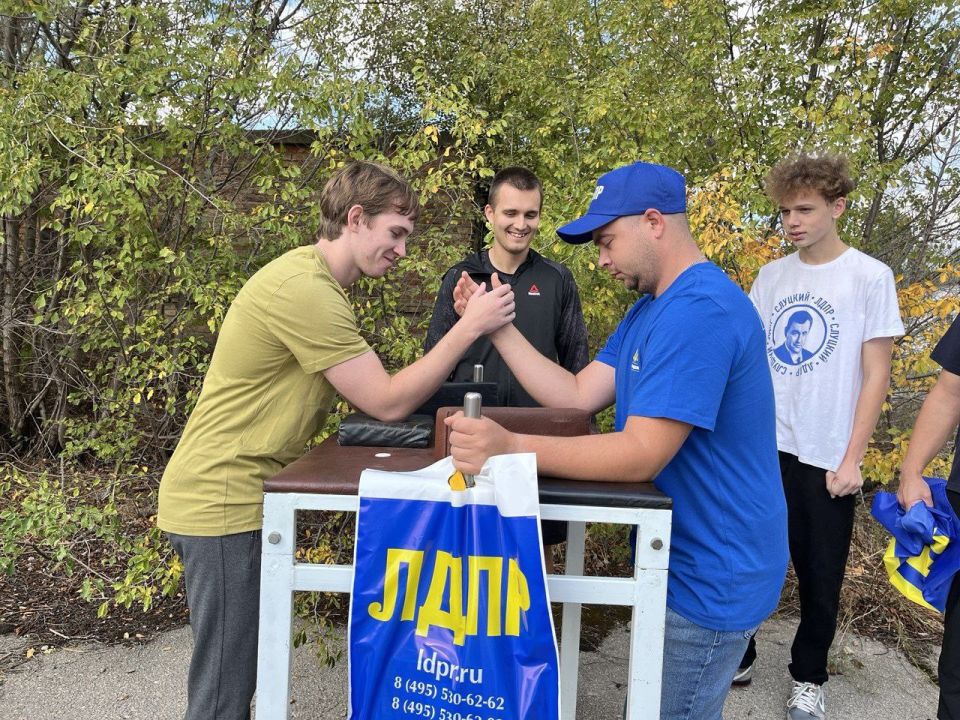 Турнир по армрестлингу «Сила молодежи ЛДПР» прошёл в Энергодаре и Приморске