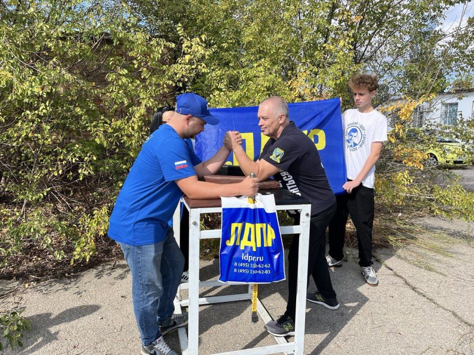 Турнир по армрестлингу «Сила молодежи ЛДПР» прошёл в Энергодаре и Приморске Турнир по армрестлингу «Сила молодежи ЛДПР» прошёл в Энергодаре и Приморске