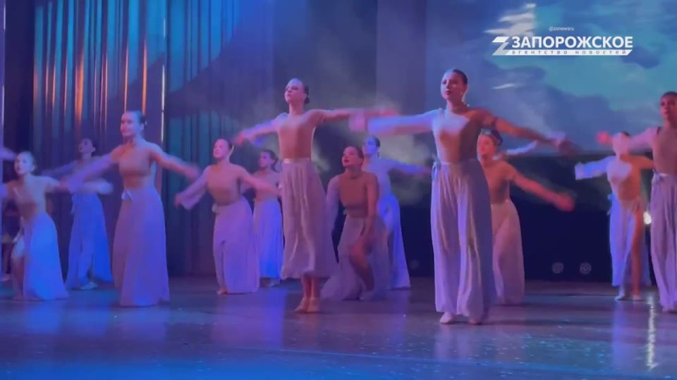 «Танцуй сердцем» за мир!. Студия современного танца «Карамель» выступила с отчётным концертом в Мелитополе