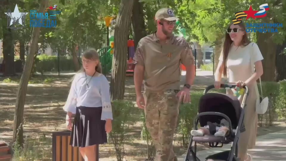 Для Элины Драницыной и ее мамы Виктория решение отца и мужа подписать контракт с армией РФ не то что бы стало неожиданностью – за кадром они признаются, что к этому всё и шло