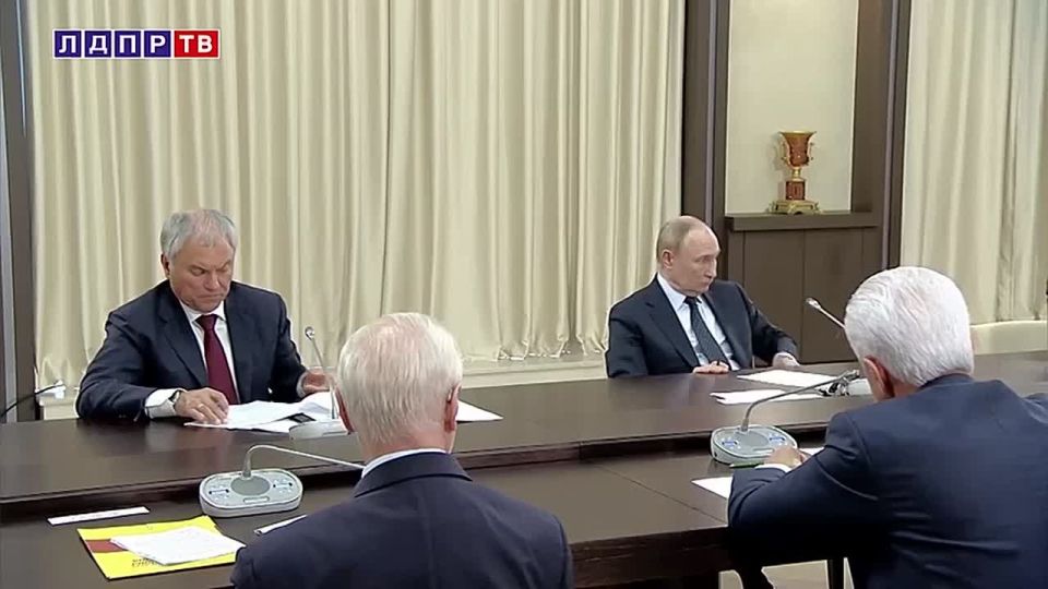 Леонид Слуцкий, председатель ЛДПР, на прошедшей 18 сентября встрече президента с лидерами фракций политических партий в Государственной Думе, обратил внимание на необходимость объединения не только ради будущего всей русской...