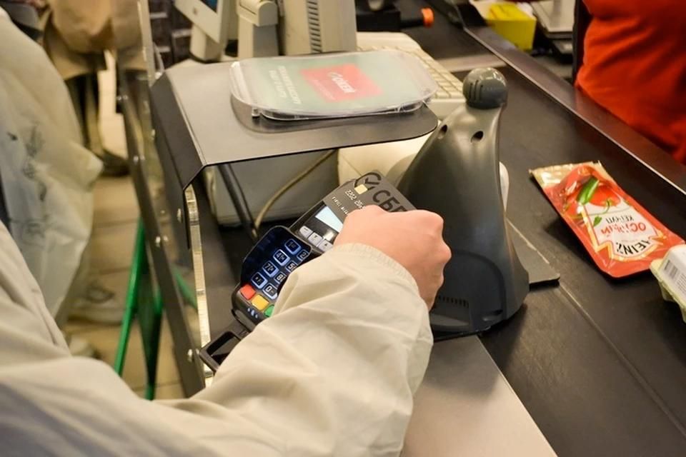 В Запорожской области выдано 446 тысяч российских платежных карт