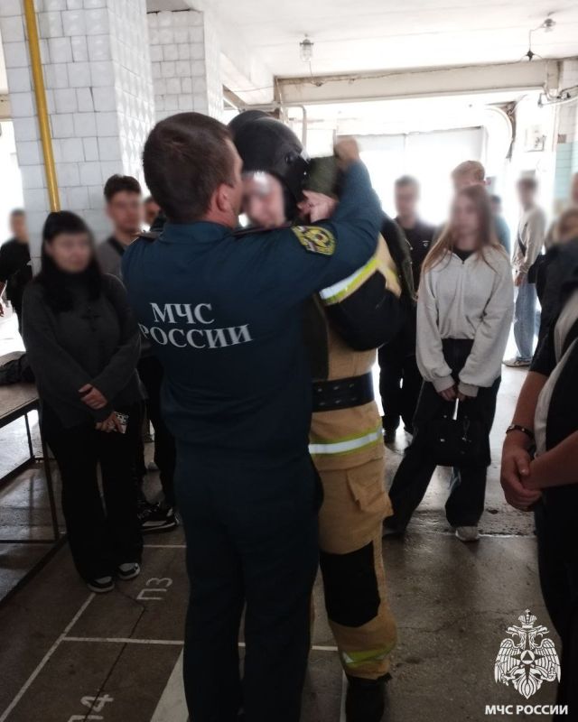 Мелитопольские студенты познакомились с профессией пожарного Мелитопольские студенты познакомились с профессией пожарного