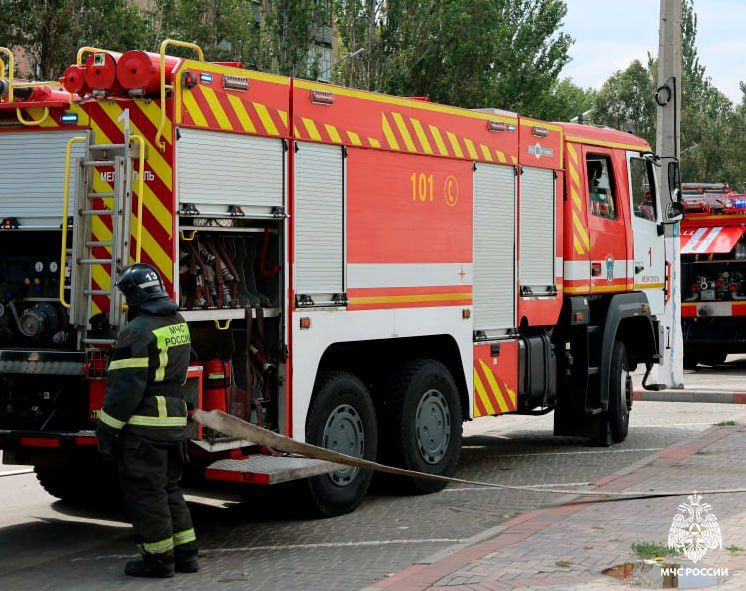 В Мелитополе спасатели МЧС России ликвидировали условный пожар в спорткомплексе В Мелитополе спасатели МЧС России ликвидировали условный пожар в спорткомплексе