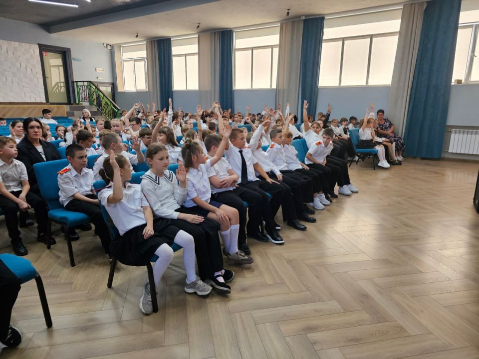 ГУП "ЭкологияРесурс" открывает двери в мир экологии для школьников Мелитополя ГУП "ЭкологияРесурс" открывает двери в мир экологии для школьников Мелитополя