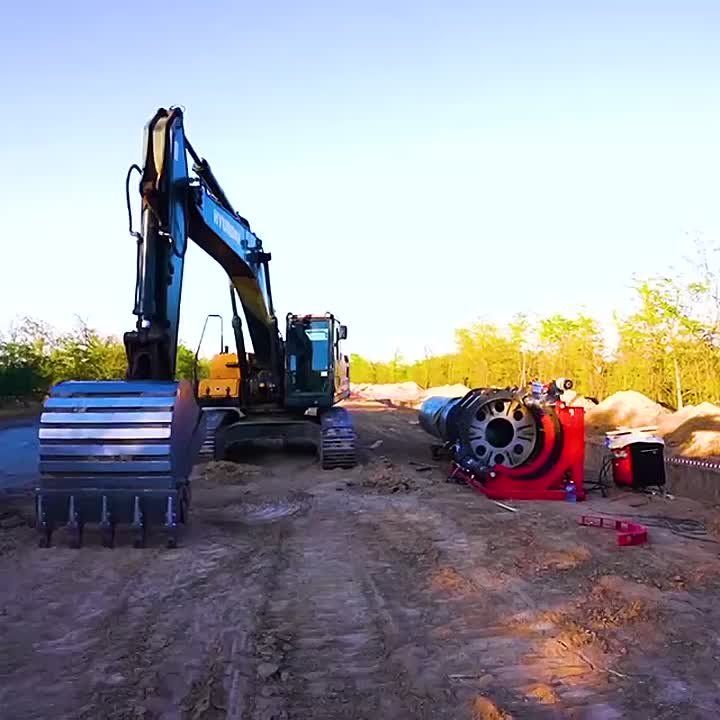 Ремонт канализационного напорного коллектора продолжается в Мелитополе