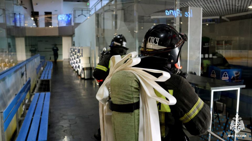 В Мелитополе спасатели МЧС России ликвидировали условный пожар в спорткомплексе В Мелитополе спасатели МЧС России ликвидировали условный пожар в спорткомплексе