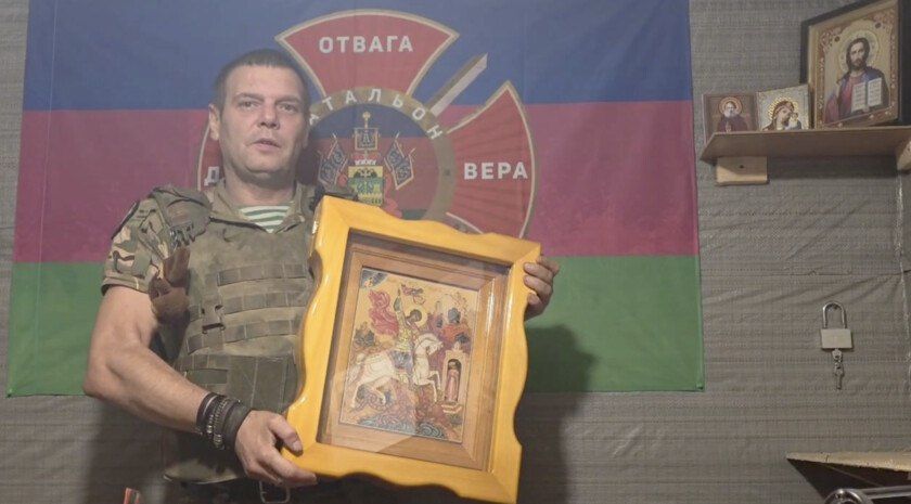 Общественные деятели передали добровольцам Мелитополя икону Георгия Победоносца