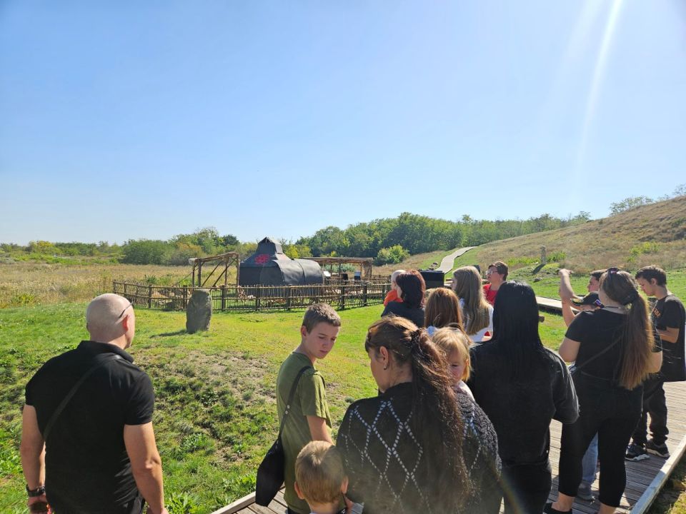 Двадцать участников СВО и членов их семей впервые в жизни побывали в музее-заповеднике «Каменная могила»