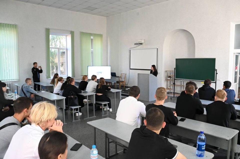 Диалог с молодежью: председатель Молодежной избирательной комиссии Запорожской области в гостях у студентов Мелитопольского государственного университета Диалог с молодежью: председатель Молодежной избирательной комиссии Запорожской области в гостях у студентов Мелитопольского государственного университета