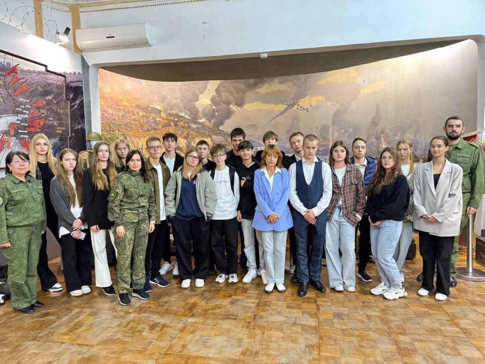 Обучающиеся кадетского класса СК России узнали о подвигах героев Мелитополя