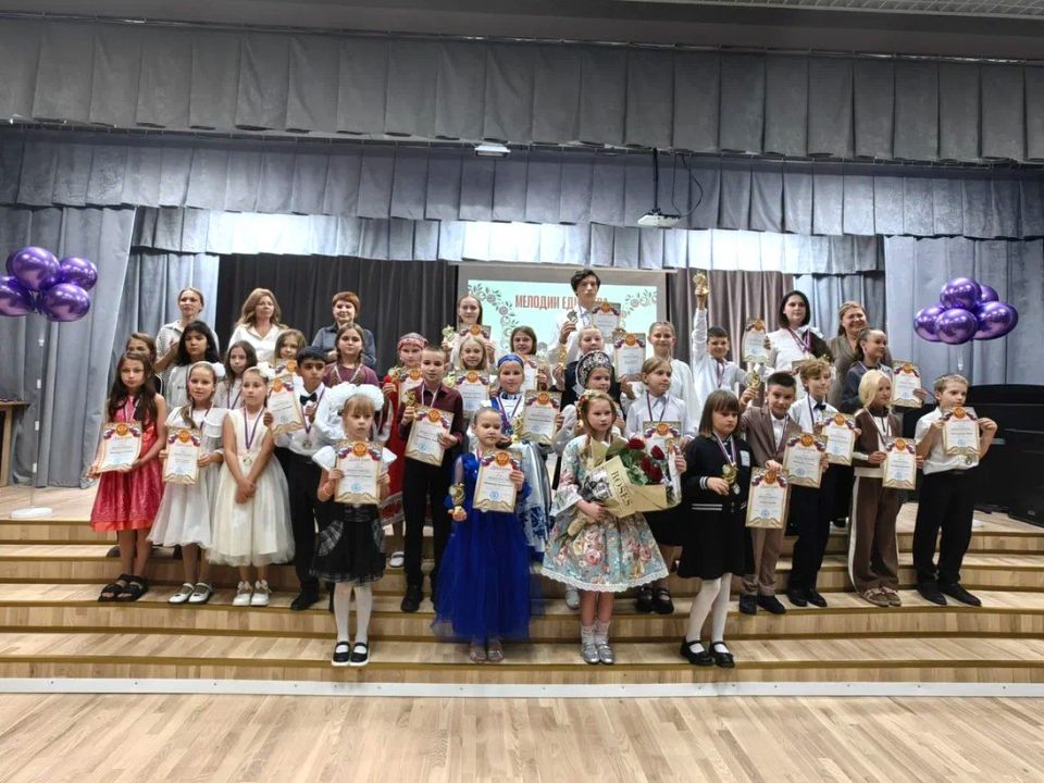 В Мелитополе состоялся яркий Детский вокальный фестиваль «Мелодии единства», приуроченный ко Дню воссоединения Запорожской области с Россией