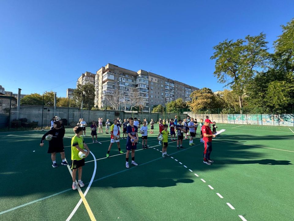 В Запорожской области прошла масштабная попытка установить рекорд России по массовой одновременной чеканке мяча