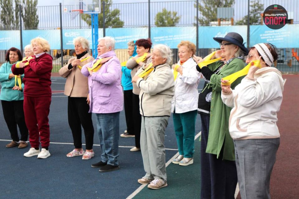 В Мелитополе прошла фитнес-разминка для пенсионеров