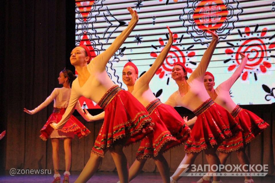 В Мелитополе прошел праздничный концерт «Наш дом — Россия» ко Дню воссоединения