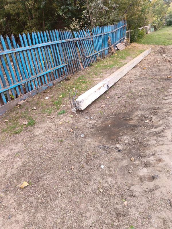 В селе Орлово Мелитопольского муниципального округа сотрудники «Запорожьеэнерго» филиала АО «Юго-Западная ЭСК» провели плановые работы по замене двух опор линии электропередачи