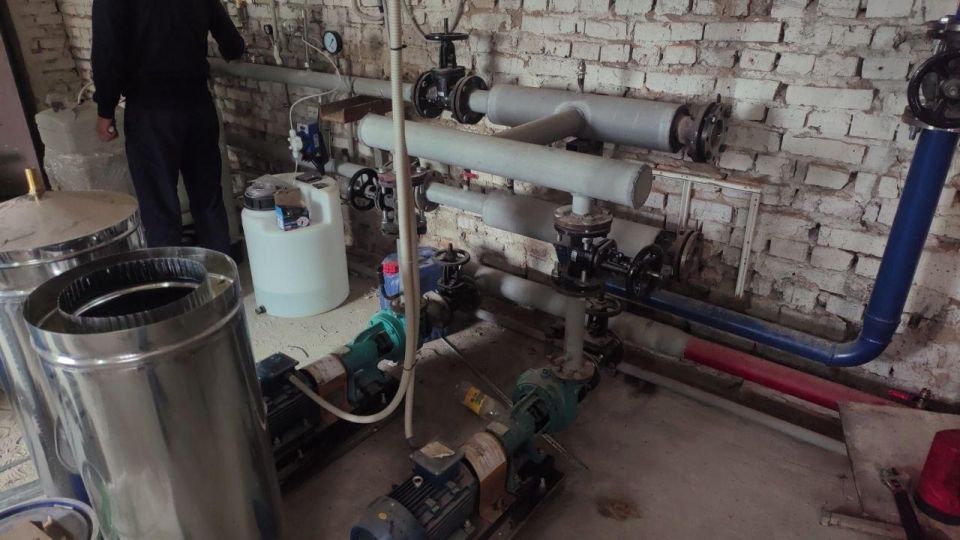 В селе Терпенье в Запорожской области ремонтируют котельную для отопления местной школы