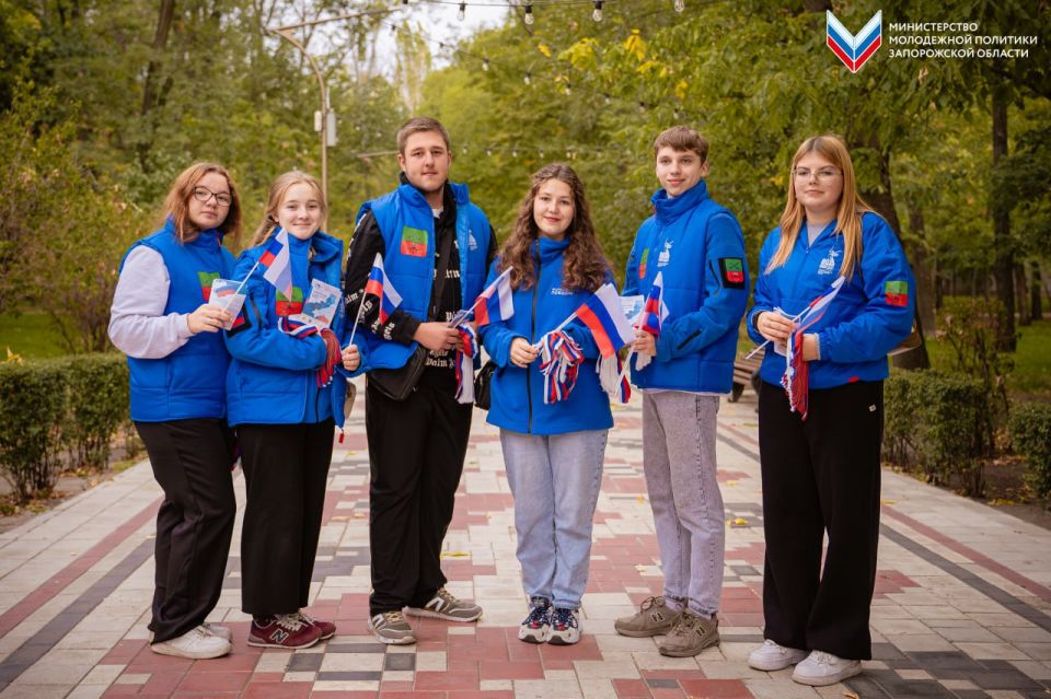 В Мелитополе состоялась акция «Российский триколор»: единство и сплоченность