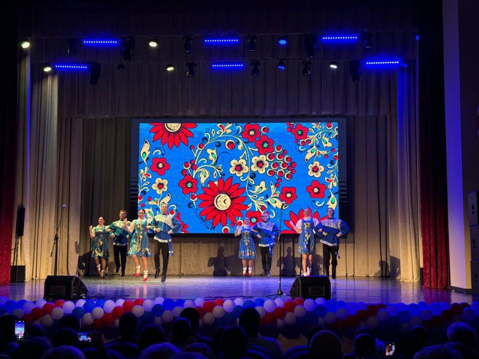 . В честь Дня воссоединения Запорожской области с Российской Федерацией во Дворце культуры железнодорожников состоялся торжественный праздничный концерт "Наш дом - Россия" ставший ярким событием для жителей Запорожской...