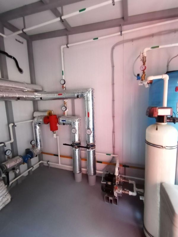 Шефы из Севастополя продолжают работать над теплоснабжением школы в Светлодолинском