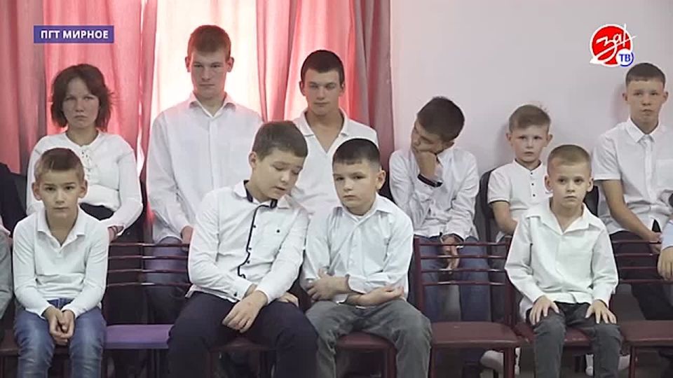 В преддверии Дня воссоединения Запорожской области с Россией сотрудники Фонда ОМС подготовили подарки для детей из трудных семей