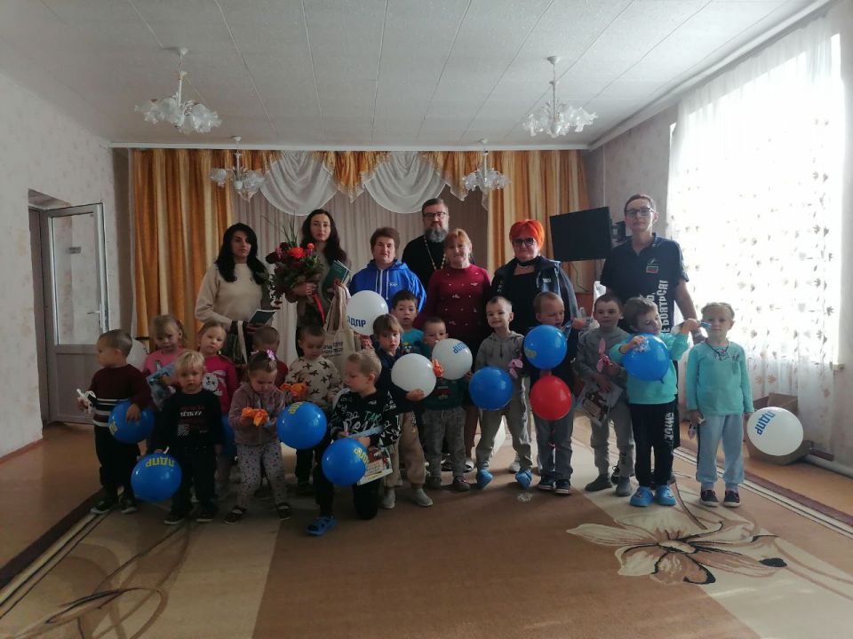 29 сентября 2025 года в селе Новопетровка прошло праздничное мероприятие в честь Дня воспитателя дошкольных учреждений и Дня воссоединения с Россией