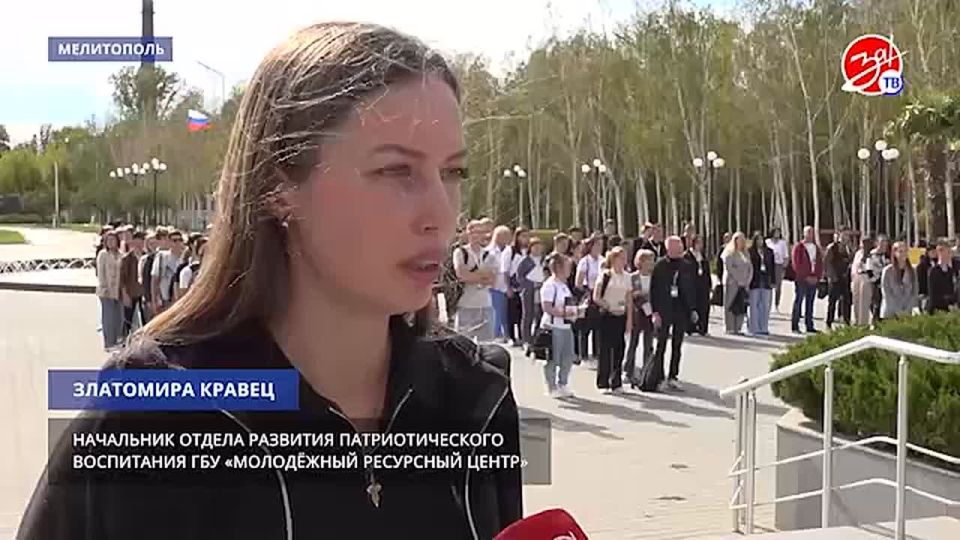 Ко Всероссийскому флешмобу, приуроченному ко Дню воссоединения исторических регионов с Российской Федерацией присоединились жители Мелитополя