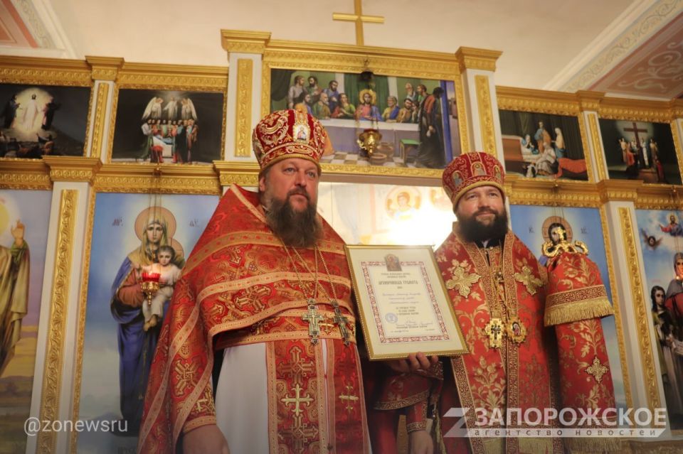 Епископ Петр поздравил верующих Запорожской области с Днем воссоединения