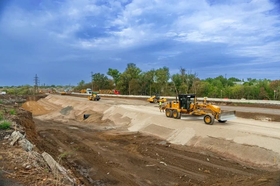В этом году отмечается трехлетие воссоединения Донецкой Народной Республики, Луганской Народной Республики, Херсонской и Запорожской областей с Российской Федерацией В этом году отмечается трехлетие воссоединения Донецкой Народной Республики, Луганской Народной Республики, Херсонской и Запорожской областей с Российской Федерацией