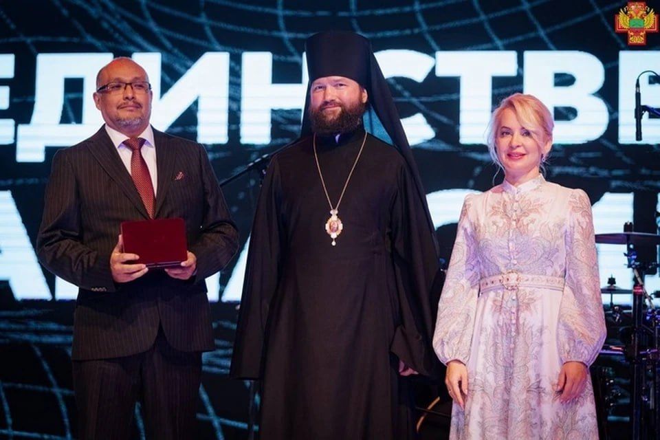 Три врача из Запорожской области получили медали и почетные звания