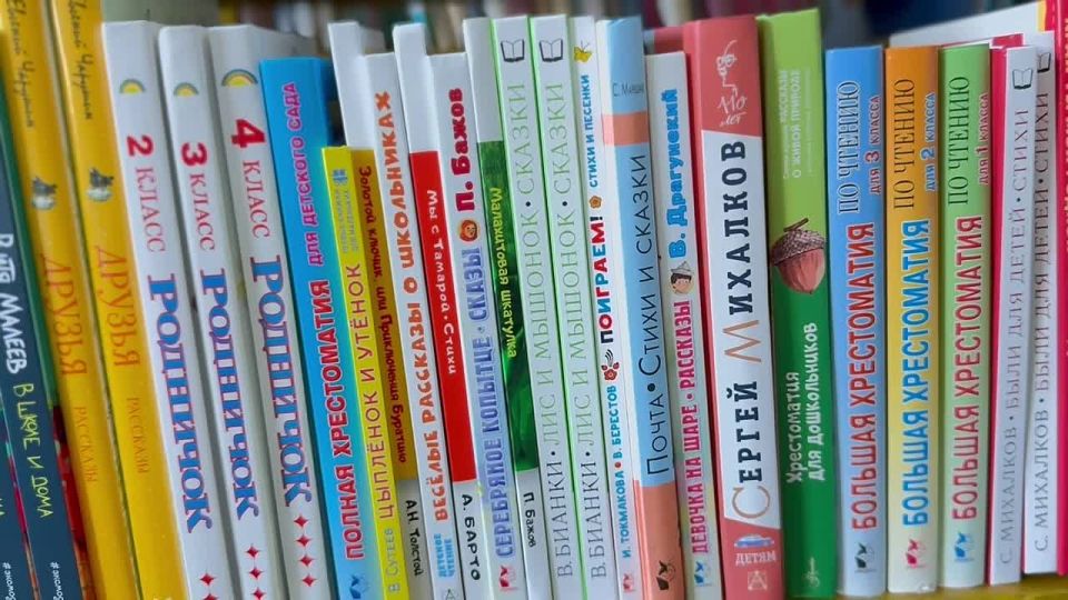 Доброе утро! Чтение не только расширяет горизонты, но и делает каждое утро глубже — открой книгу и начни путешествие